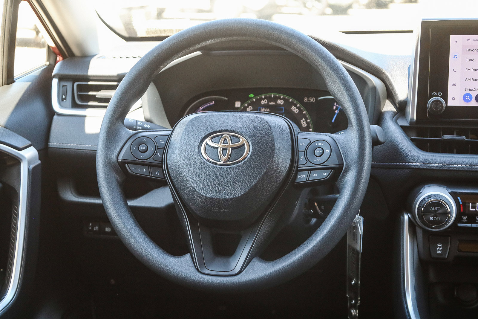 2025 Toyota RAV4 Hybrid LE photo 13