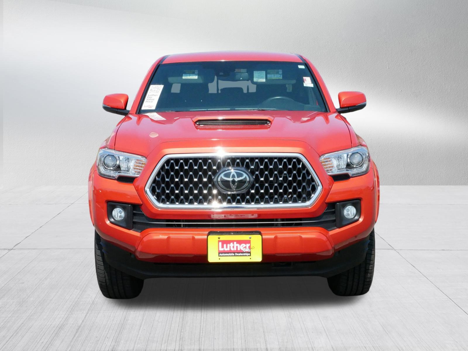 Used 2018 Toyota Tacoma TRD Sport with VIN 3TMCZ5AN2JM160289 for sale in Hopkins, Minnesota