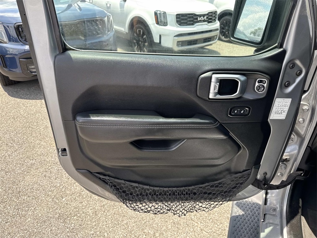 2020 Jeep Wrangler Unlimited Sahara photo 37