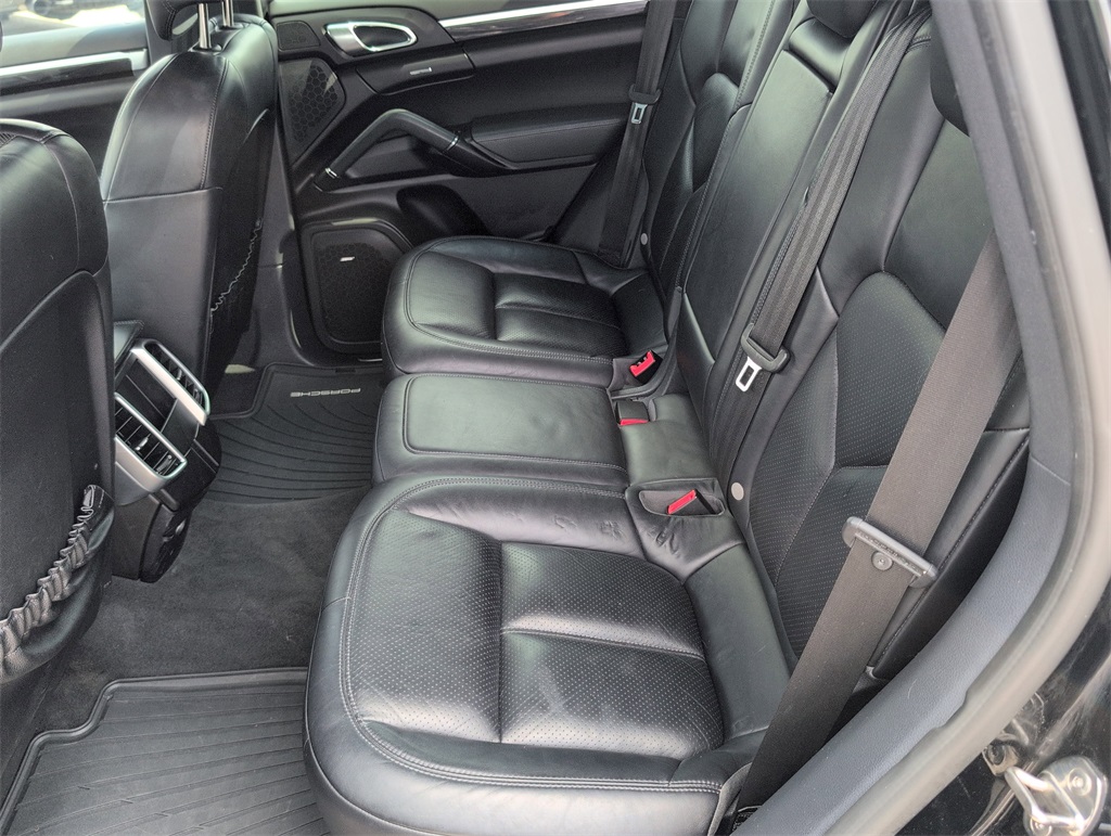 2017 Porsche Cayenne Platinum Edition photo 31
