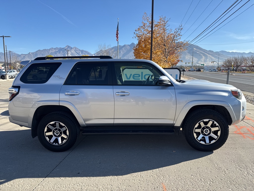 2023 Toyota 4Runner TRD Off-Road photo 2
