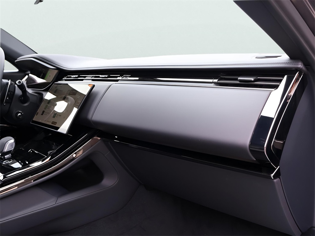 2025 Land Rover Range Rover Sport SE photo 10