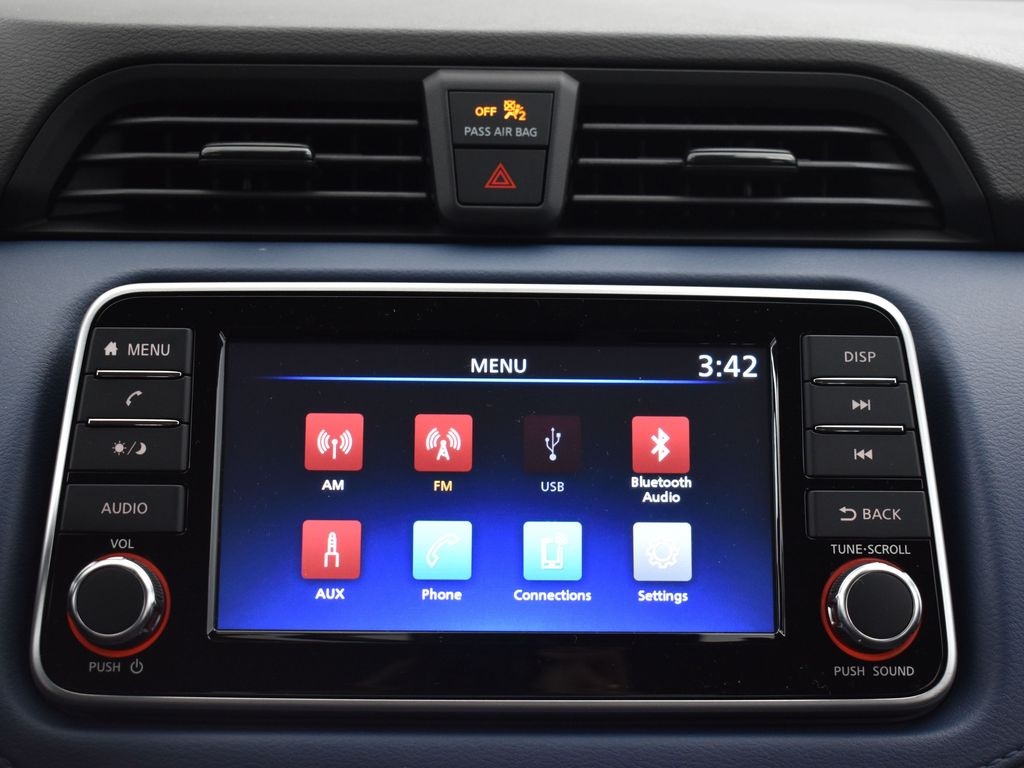 2025 Nissan Versa 1.6 SV photo 10