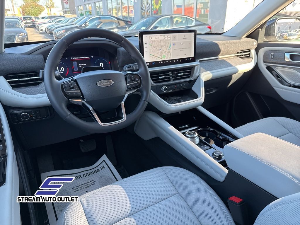 2025 Ford Explorer Platinum photo 7