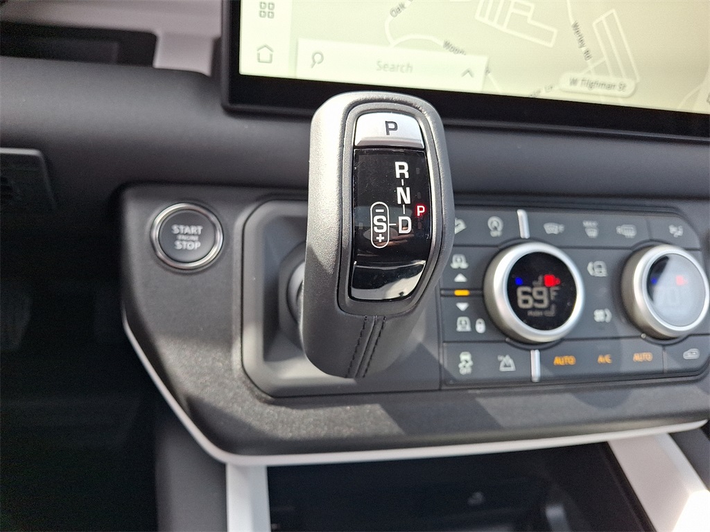 2025 Land Rover Defender 110 S photo 10