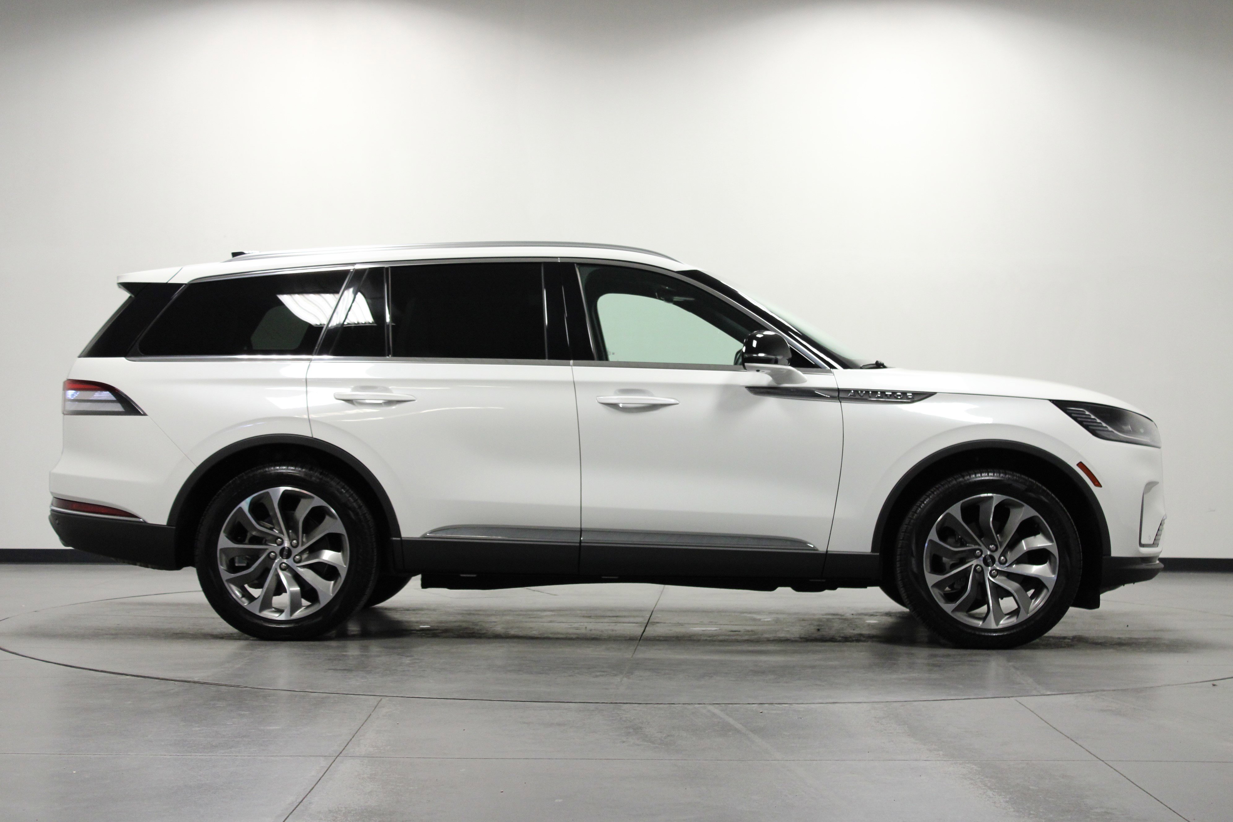 2025 Lincoln Aviator Reserve photo 2