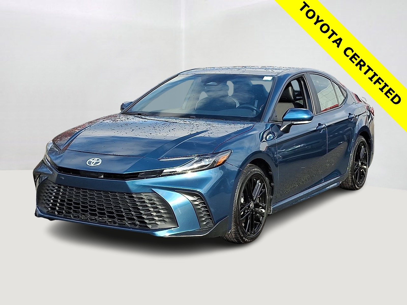 2025 Toyota Camry SE's photo