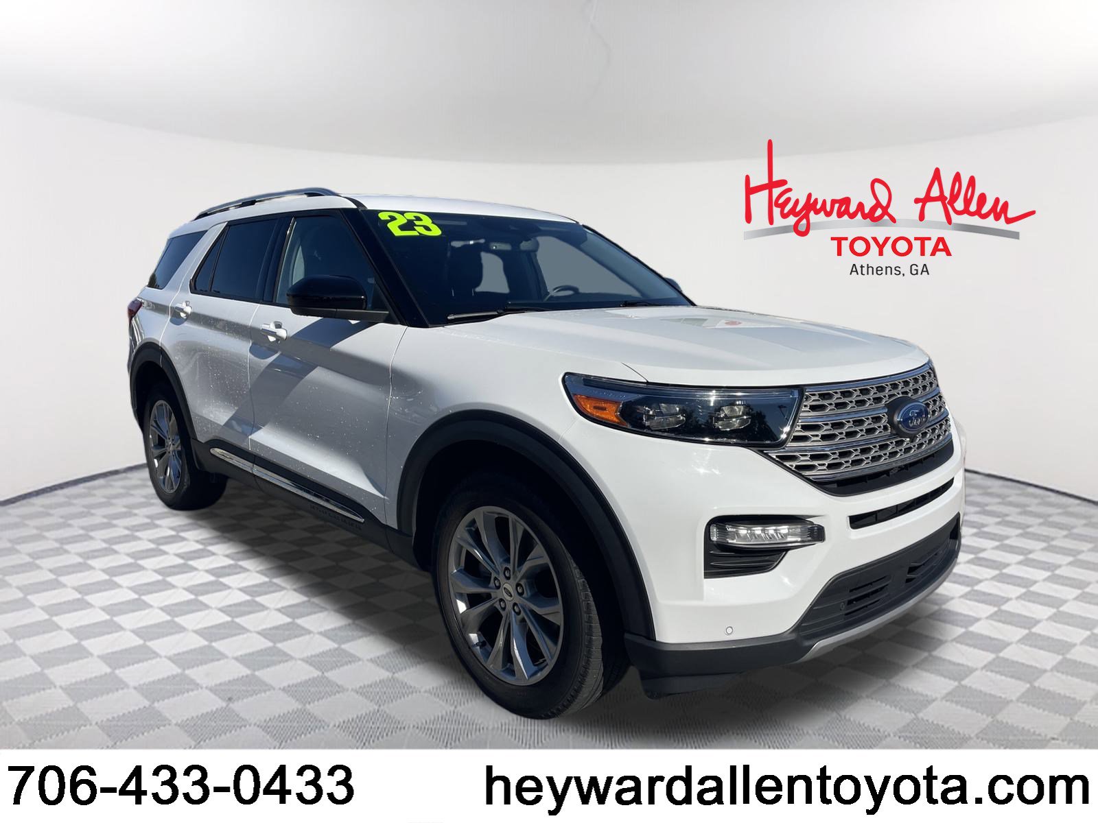 2023 Ford Explorer Limited's photo