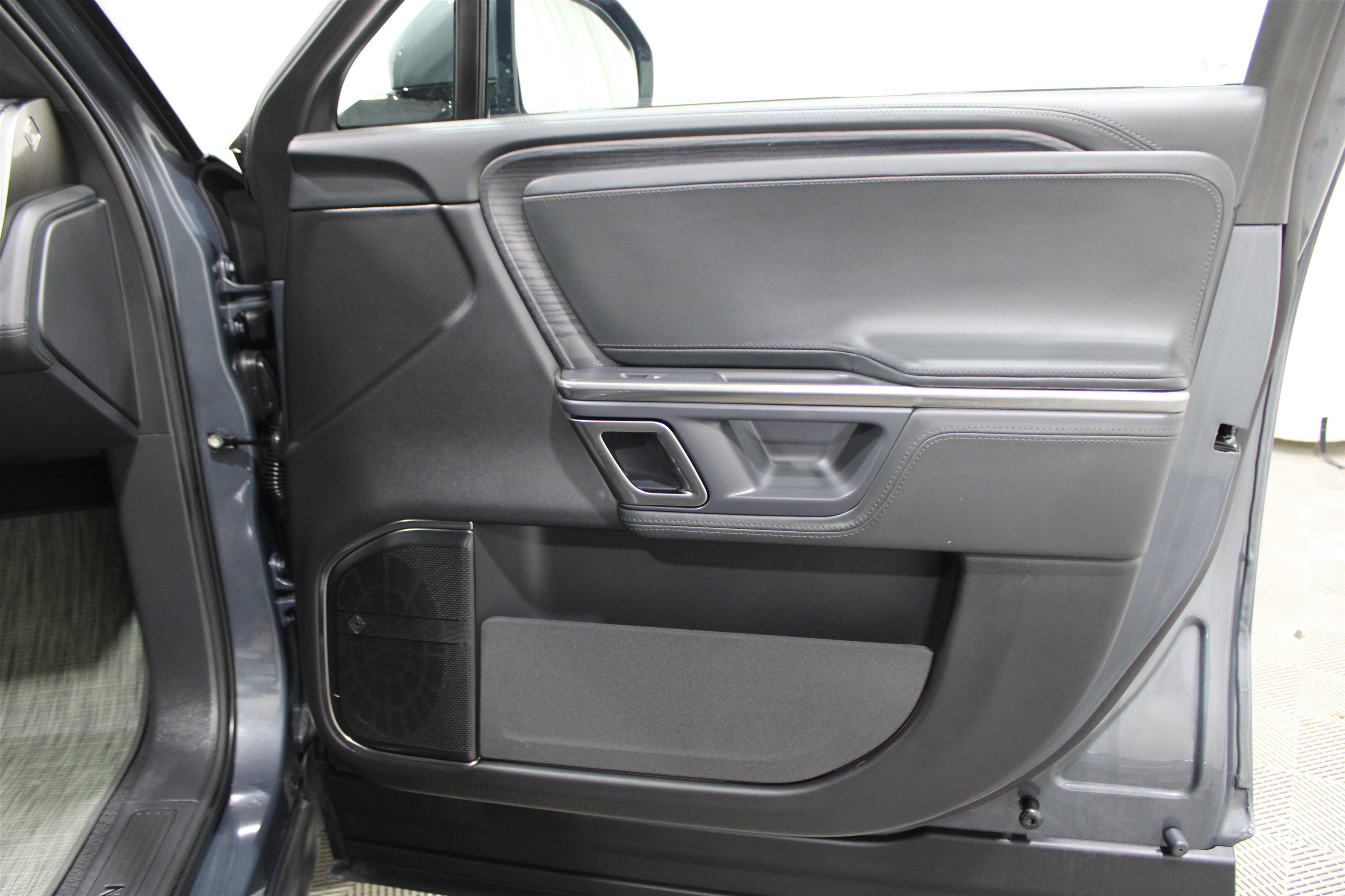 2024 Rivian R1S Adventure photo 2