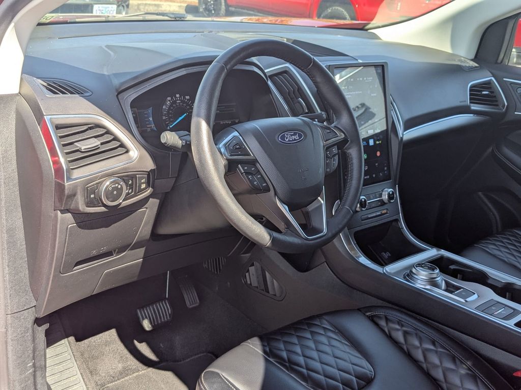 2024 Ford Edge Titanium photo 12