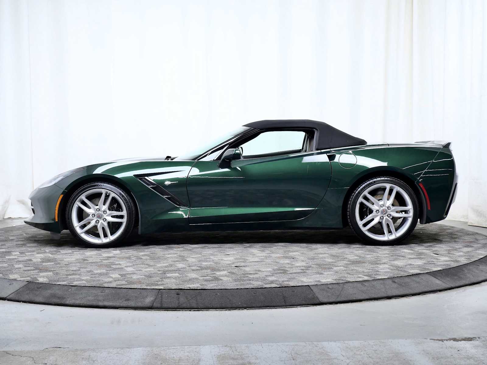 Used 2014 Chevrolet Corvette Z51 with VIN 1G1YL3D72E5131713 for sale in Minneapolis, Minnesota