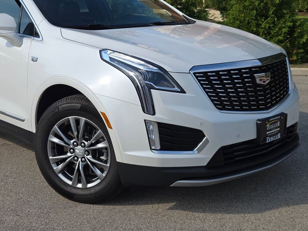 2021 Cadillac XT5 Premium Luxury photo 2