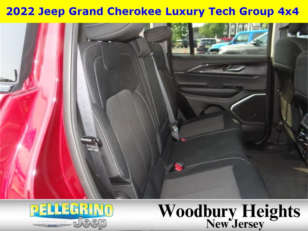 2022 Jeep Grand Cherokee Laredo photo 18