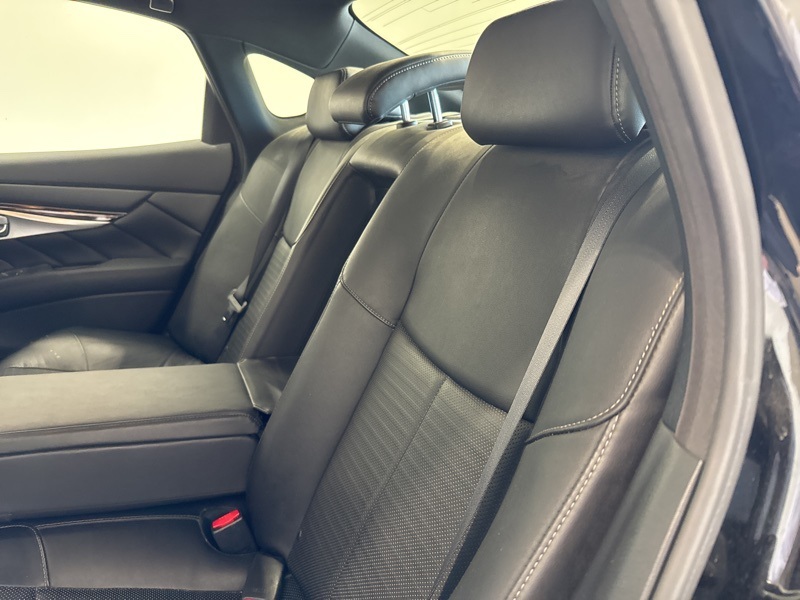 2018 Infiniti Q70 3.7 Luxe photo 14