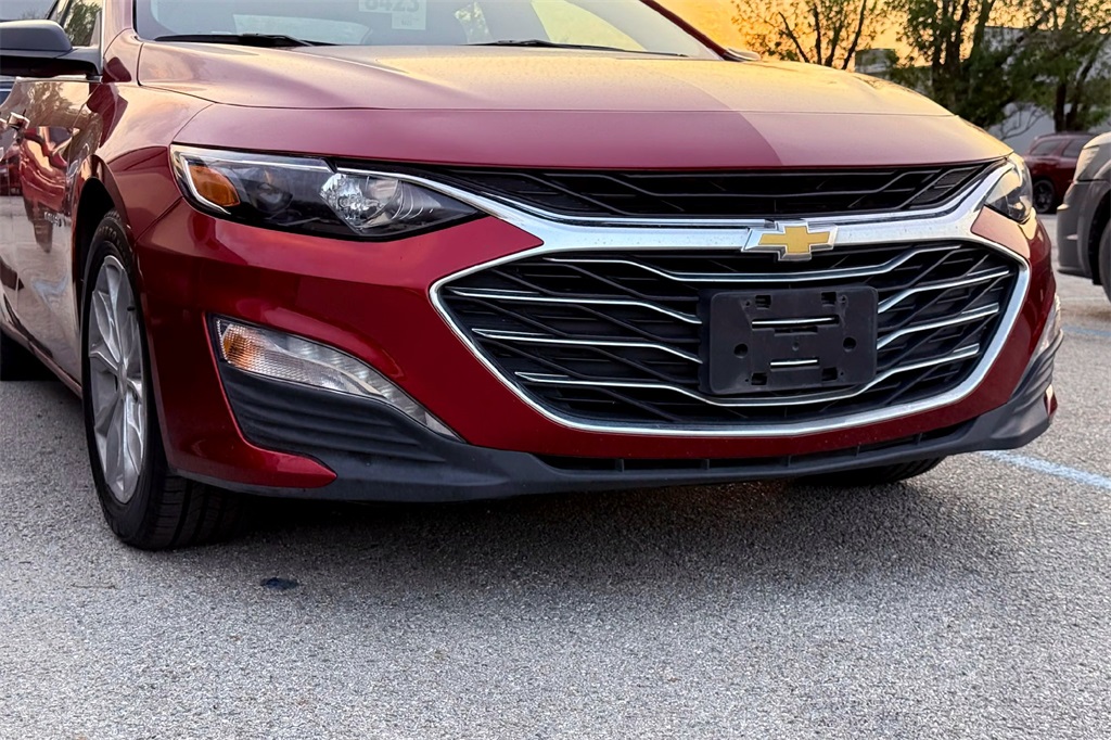 2024 Chevrolet Malibu 1LT photo 2