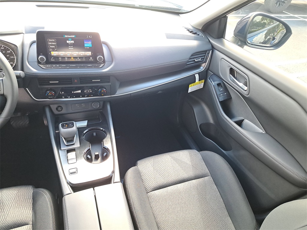 2026 Nissan Rogue SV photo 17