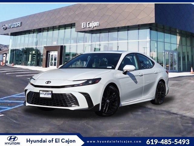 2025 Toyota Camry SE's photo