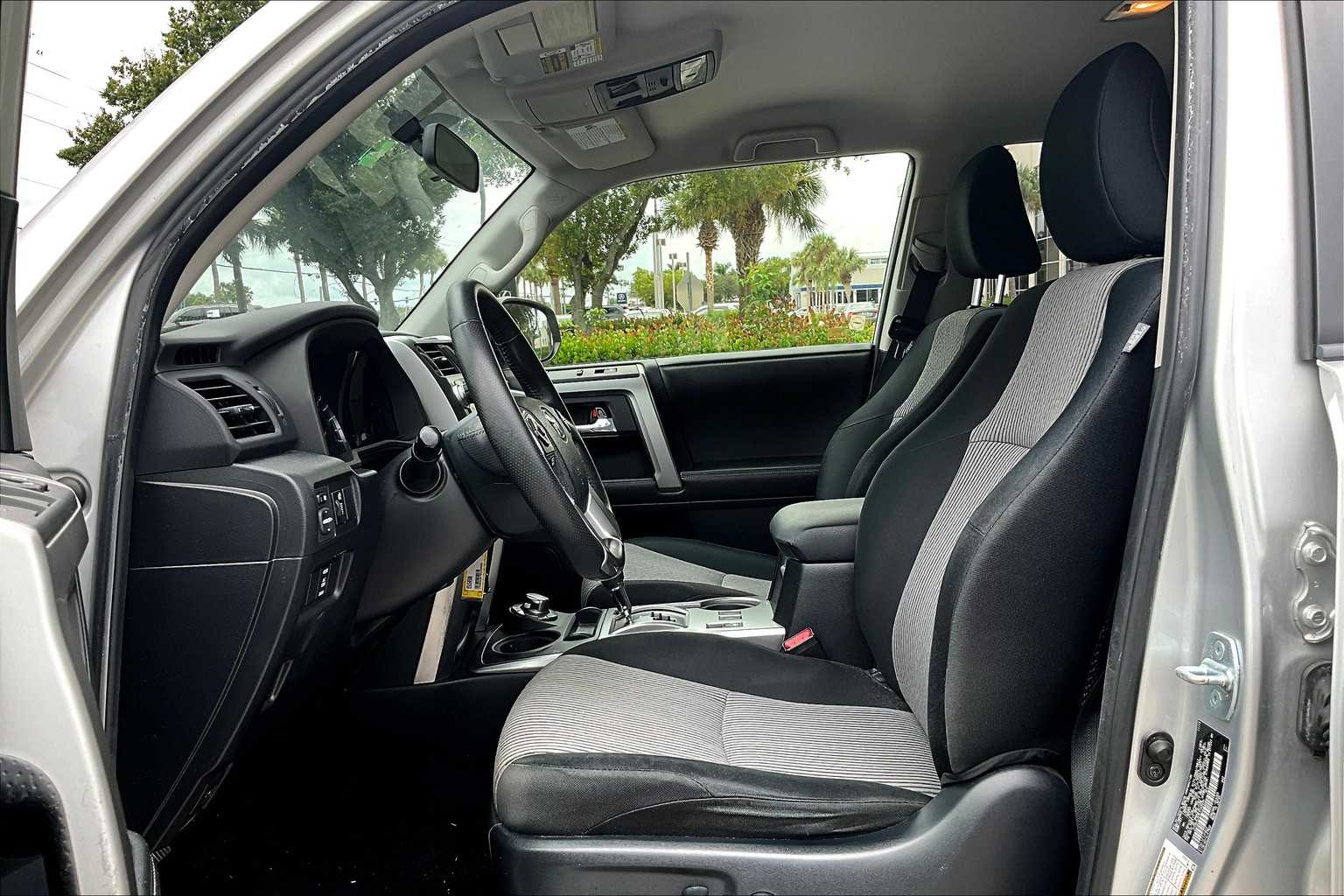 2014 Toyota 4Runner SR5 photo 7