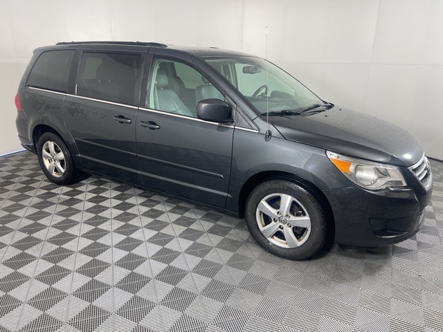 2011 Volkswagen Routan SE photo 8