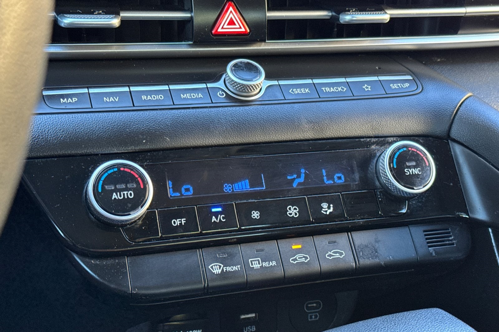 2024 Hyundai Elantra SEL photo 18