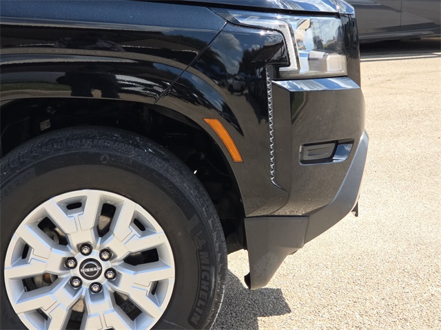 2022 Nissan Frontier SV Crew Cab photo 3