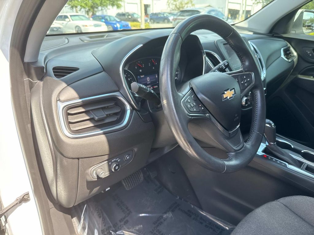 2021 Chevrolet Equinox LT photo 17