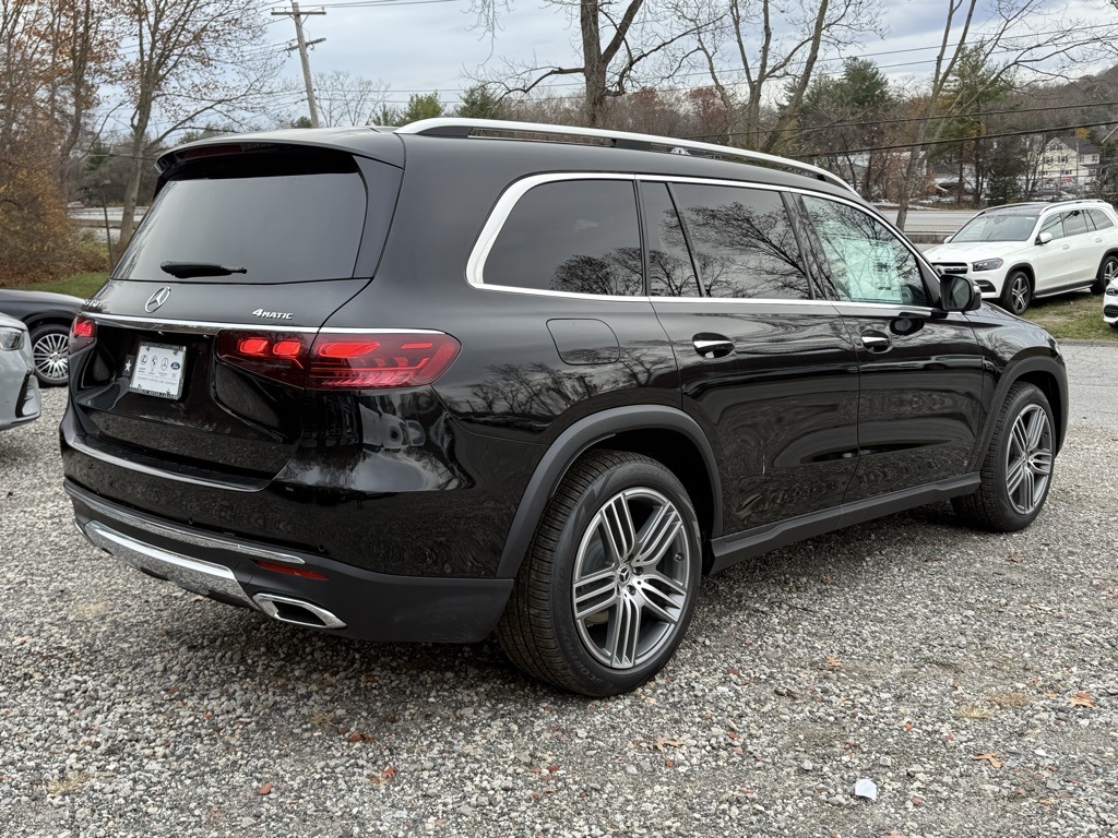 2026 Mercedes Benz GLS 450 4MATIC photo 4