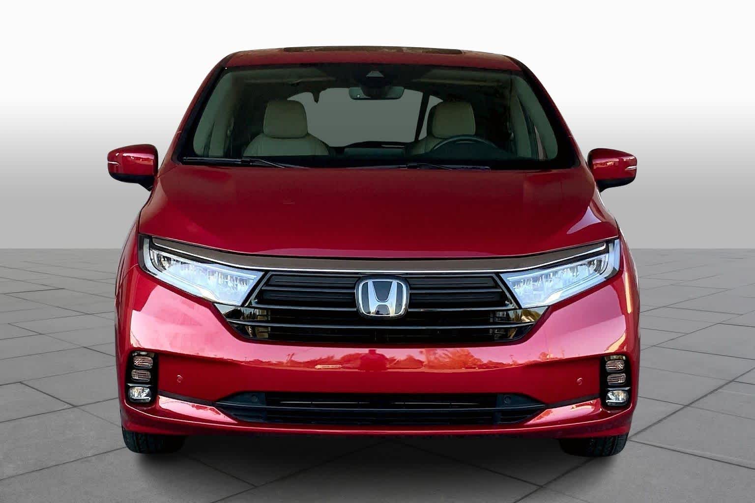 2023 Honda Odyssey Touring photo 3