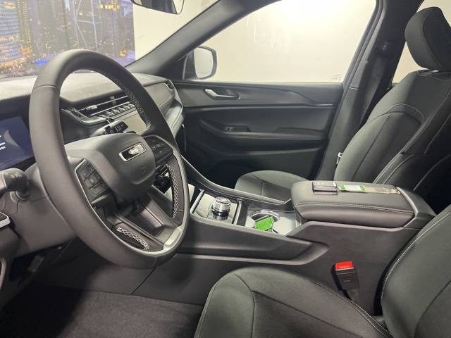 2025 Jeep Grand Cherokee Laredo X photo 9