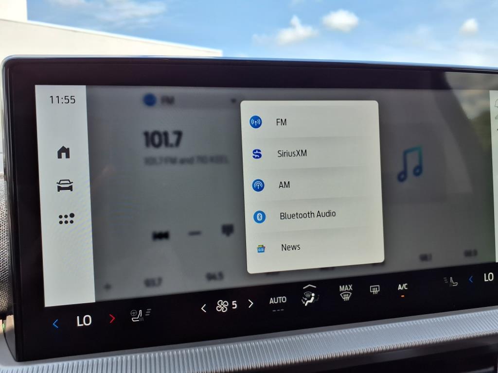 2025 Ford Explorer photo 5