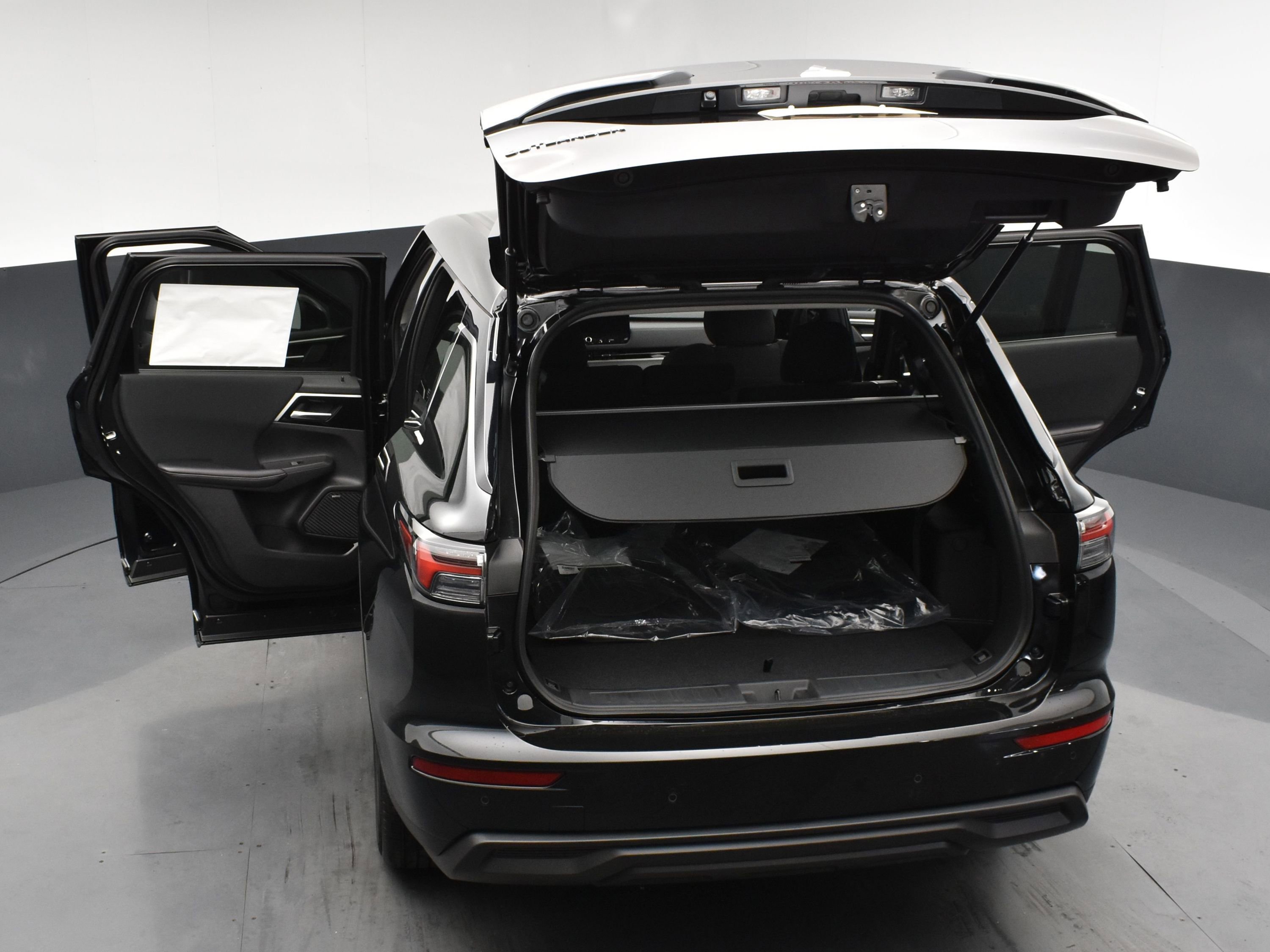 2025 Mitsubishi Outlander ES photo 26