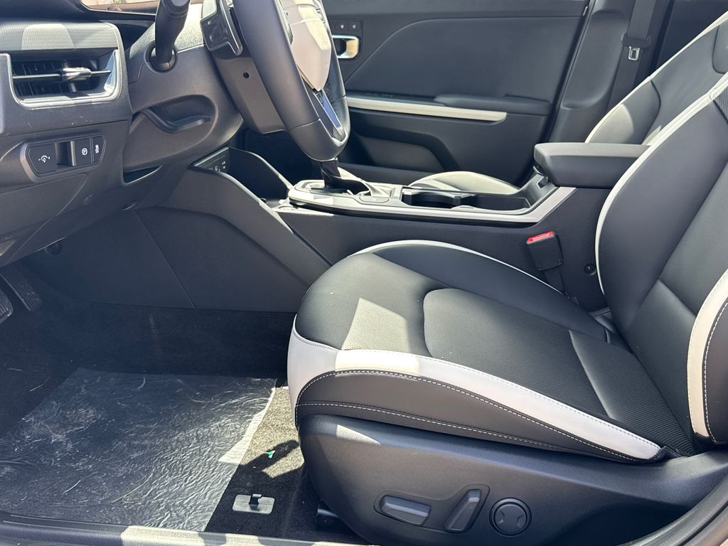 2025 Kia K4 GT-Line photo 9