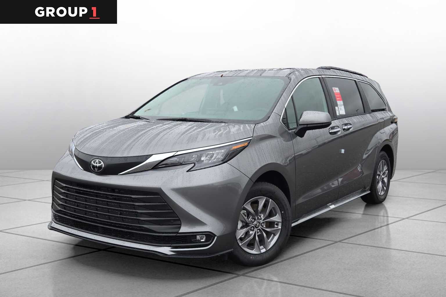 2026 Toyota Sienna XLE's photo