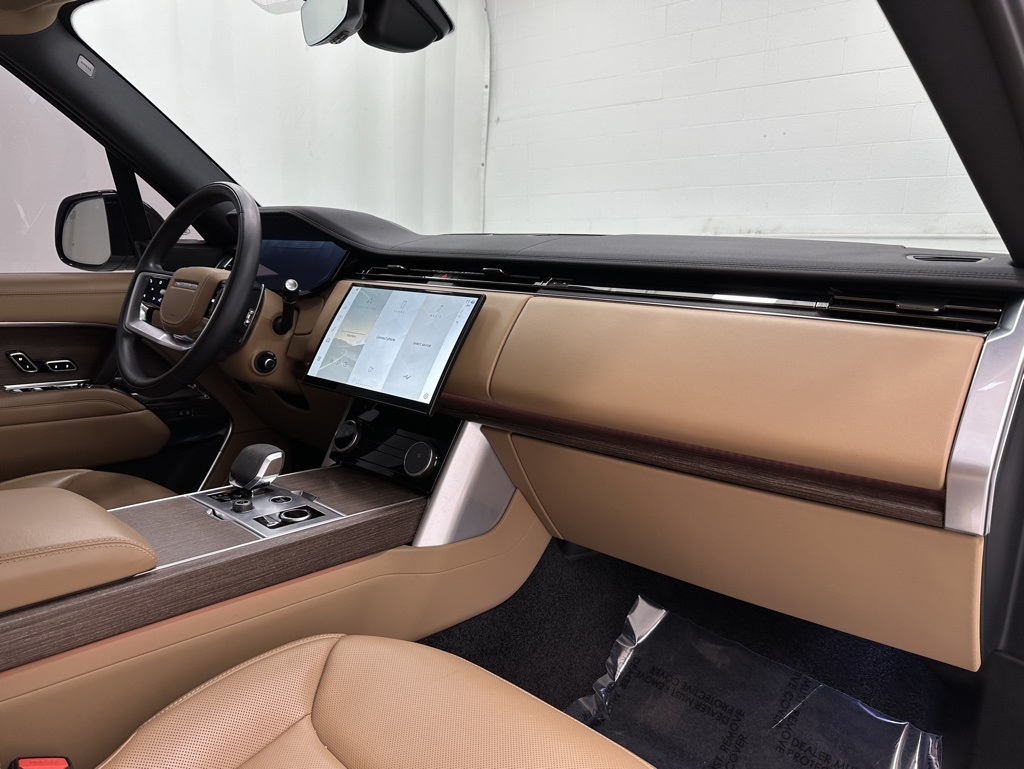 2023 Land Rover Range Rover SE photo 15
