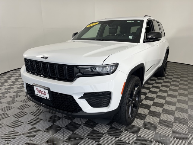 2022 Jeep Grand Cherokee Altitude photo 2