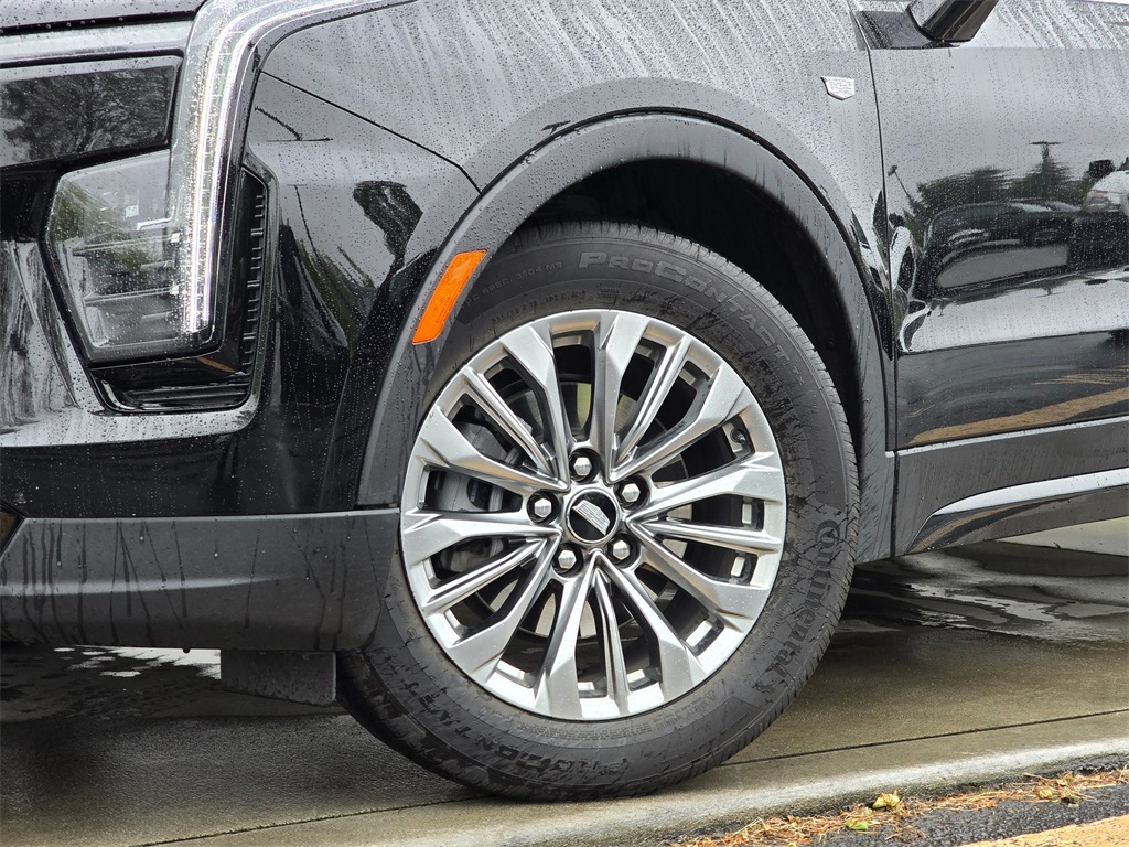 2025 Cadillac XT4 Premium Luxury photo 2