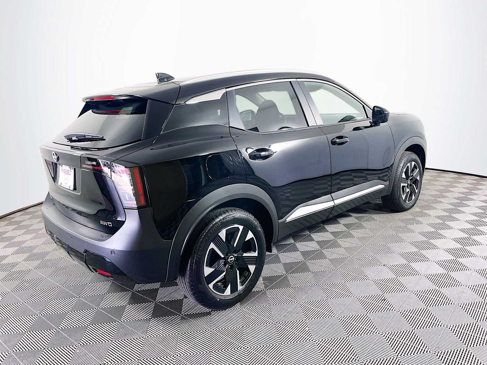 2025 Nissan Kicks SV photo 2