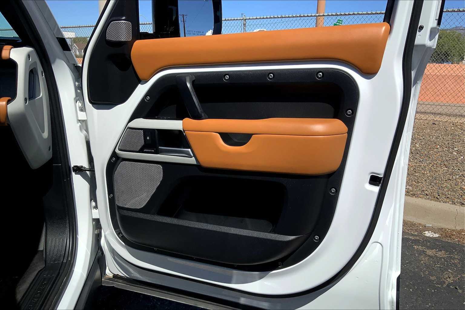 2024 Land Rover Defender S photo 19