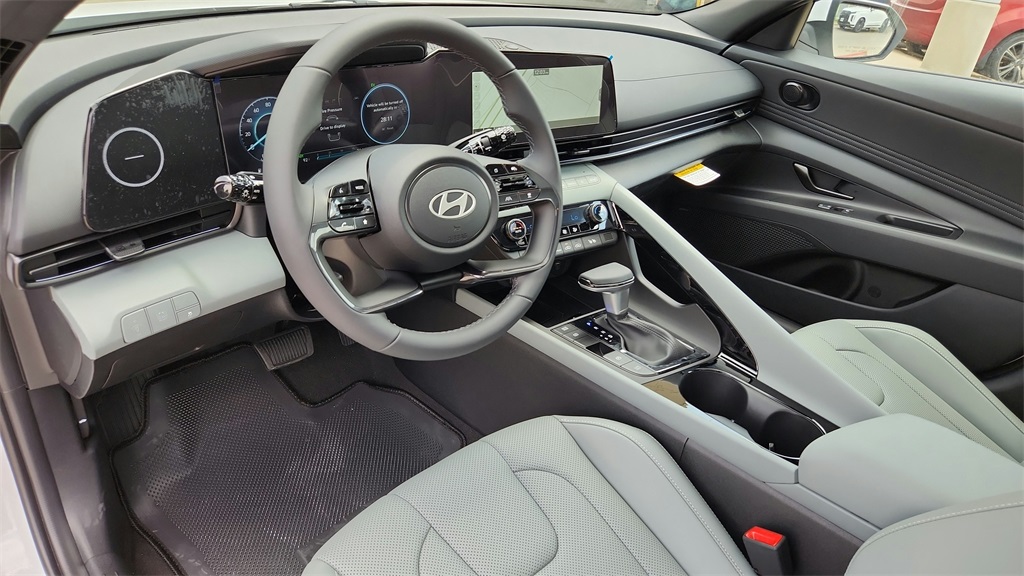 2025 Hyundai Elantra Hybrid Limited photo 17
