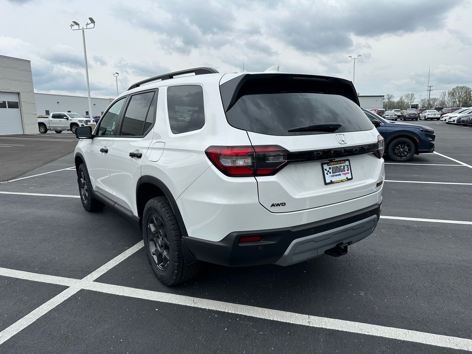 2025 Honda Pilot TrailSport photo 3