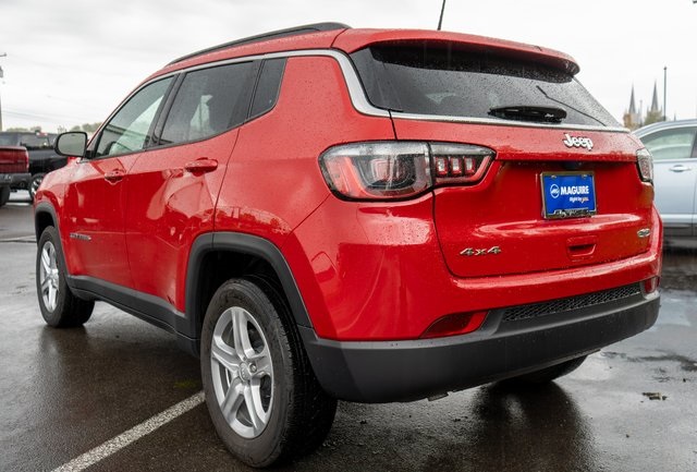 2024 Jeep Compass Latitude photo 3