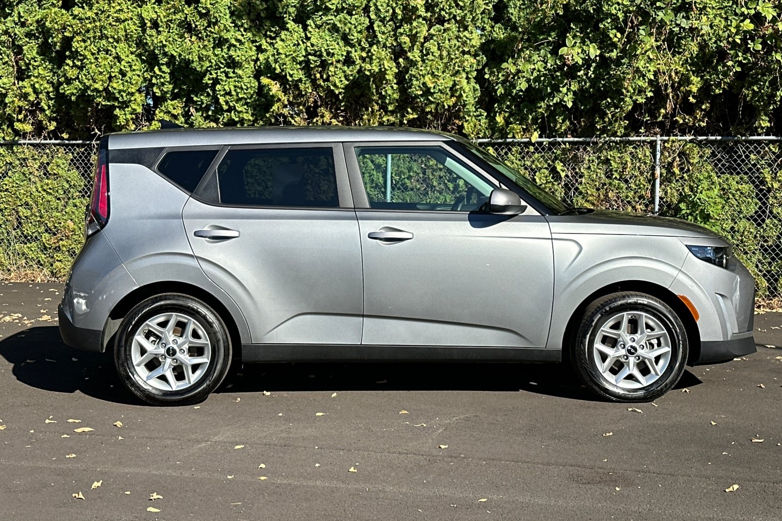 2025 Kia Soul LX S photo 3