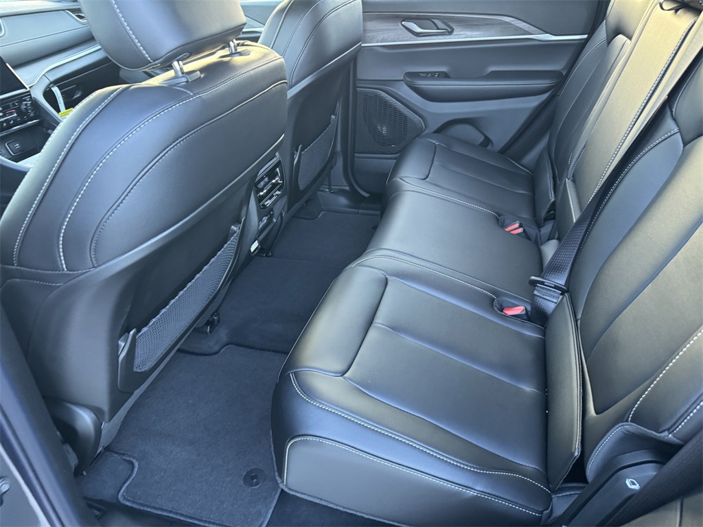 2025 Jeep Grand Cherokee Limited photo 9