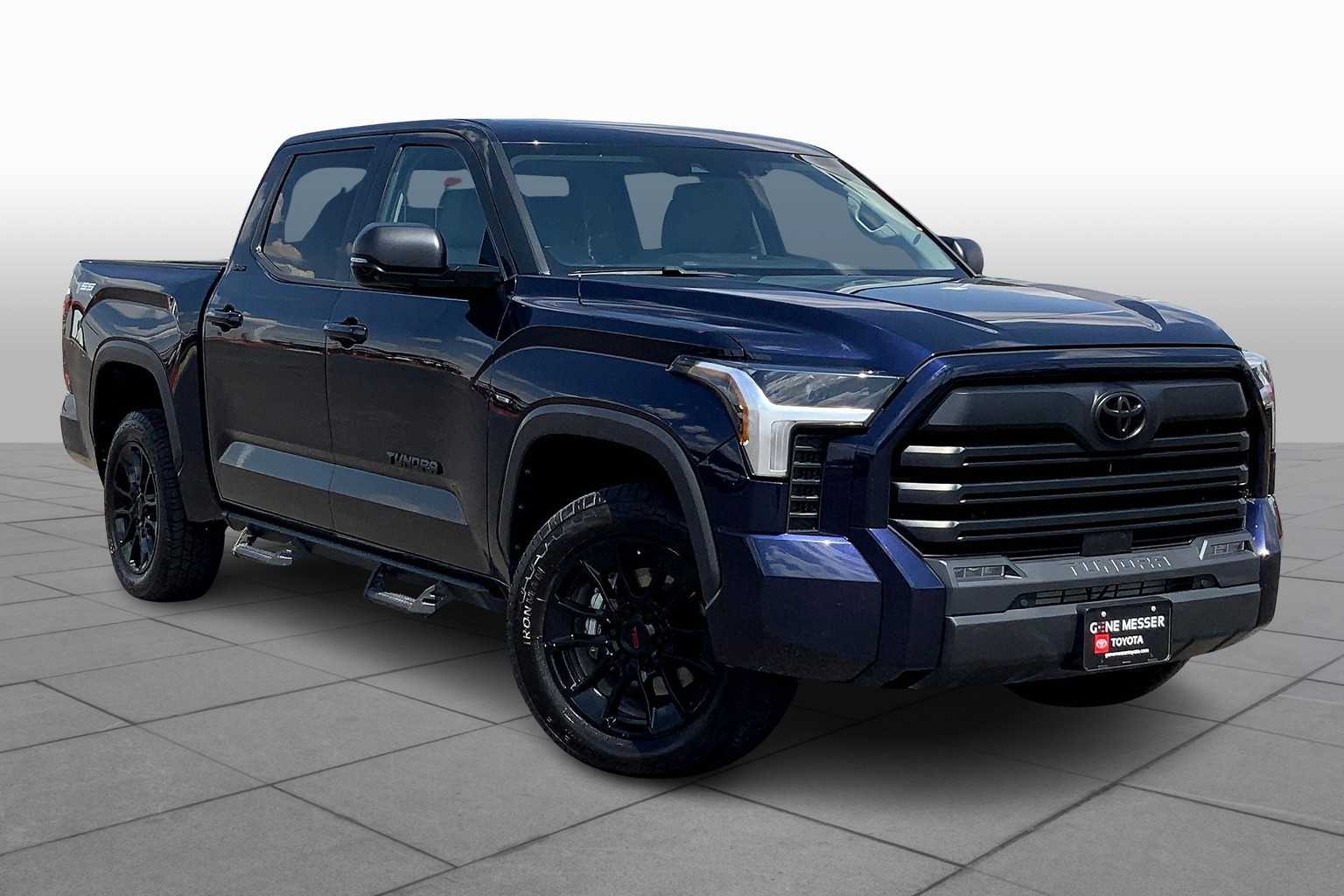2023 Toyota Tundra SR5 CrewMax photo 2