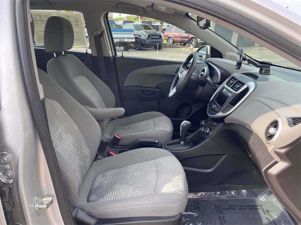 2020 Chevrolet Sonic LT photo 25