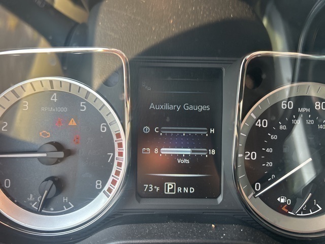 2017 Nissan Titan SV Crew Cab photo 7