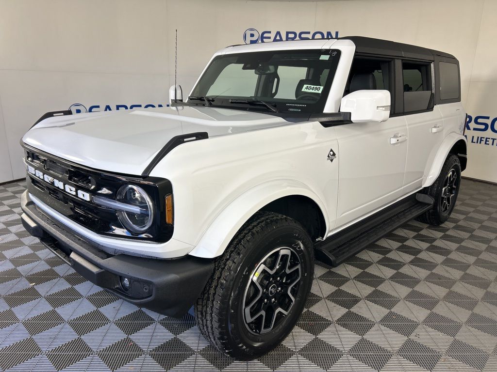 2025 Ford Bronco 4-Door Outer Banks's photo