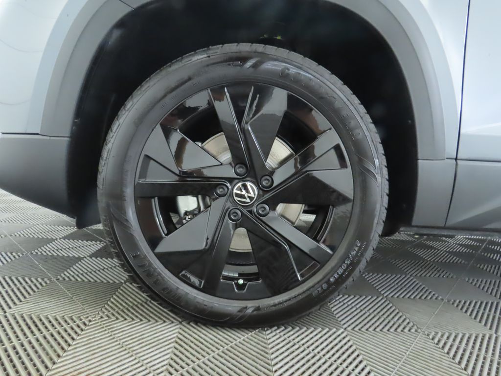 2025 Volkswagen Taos SE photo 29