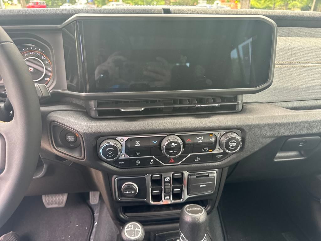 2024 Jeep Gladiator Sport photo 11