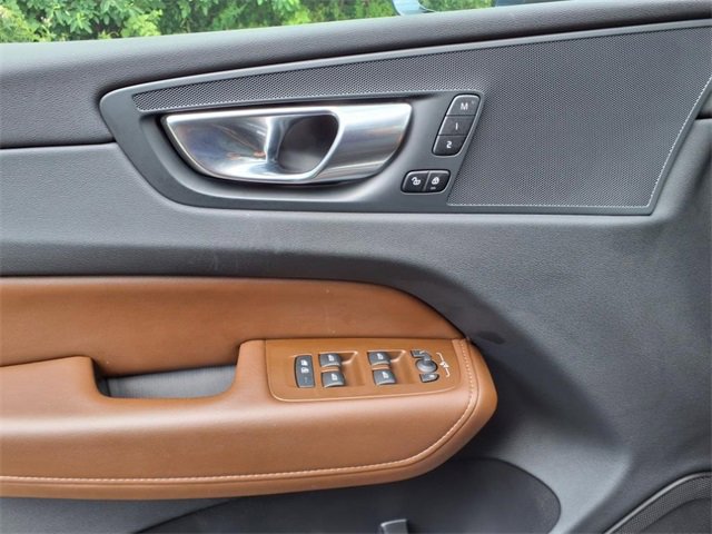 2023 Volvo XC60 Plus photo 19